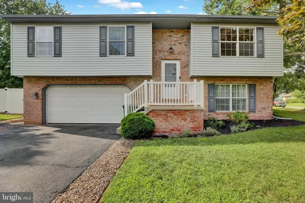1 Burkey Dr, DENVER