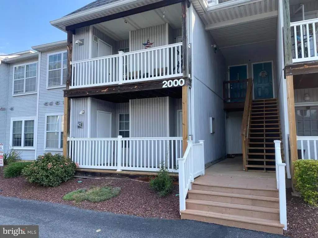 2004 Waters Edge Dr, NEWARK
