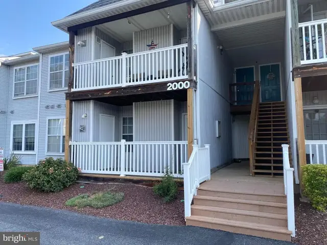 2004 Waters Edge Dr, Newark