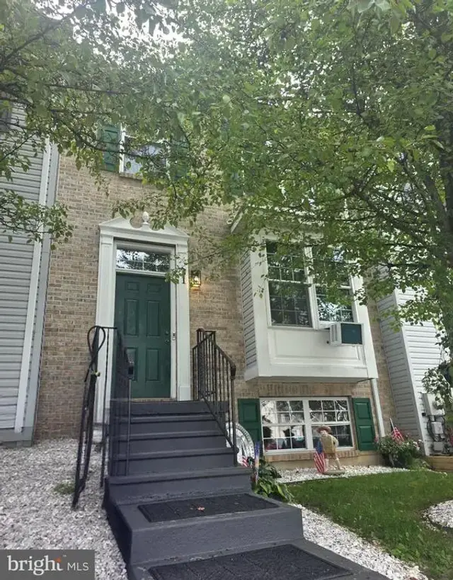 31 Versailles Ct, Newark