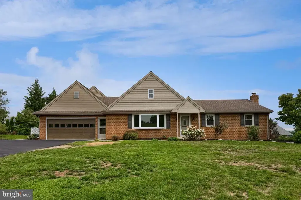 805 Lincoln Rd, LITITZ