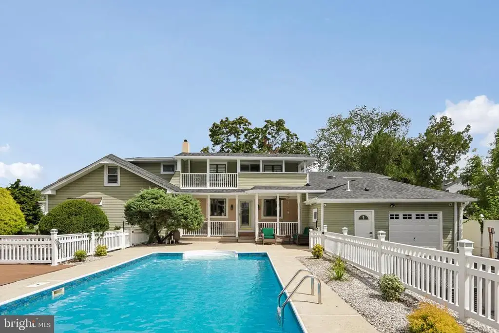 15 Douglas Ave, HAMILTON