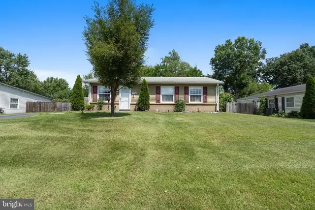 226 W Ash Rd, Sterling