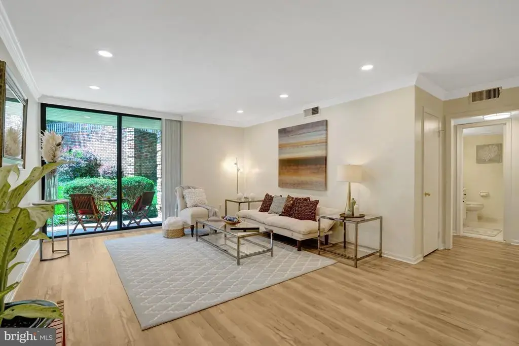 3109 Patrick Henry Dr #627, FALLS CHURCH