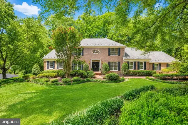 2007 Carrhill Rd, Vienna