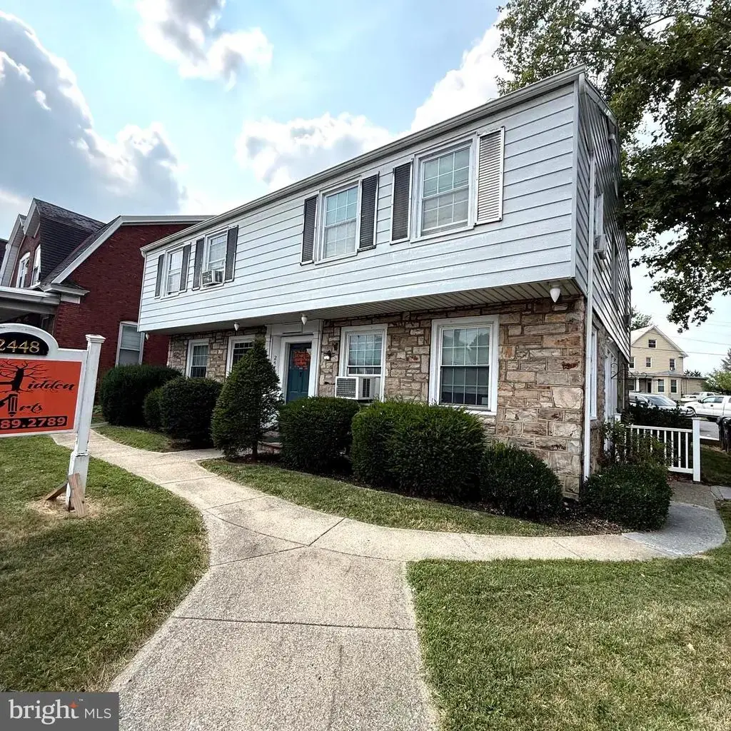 2448 Walnut St, HARRISBURG