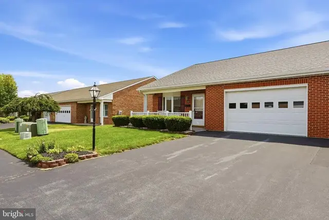 213 Winding Oak Dr, Hagerstown