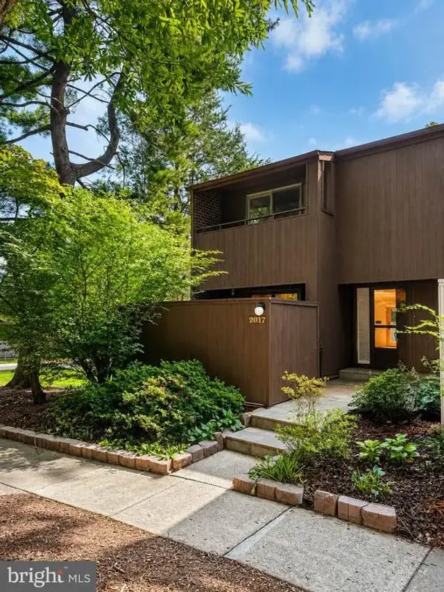 2017 Wethersfield Ct, Reston
