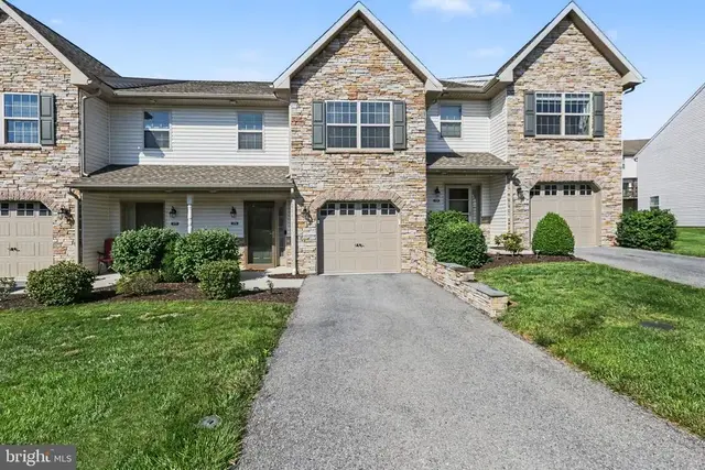 276 Melbourne Ln, Mechanicsburg