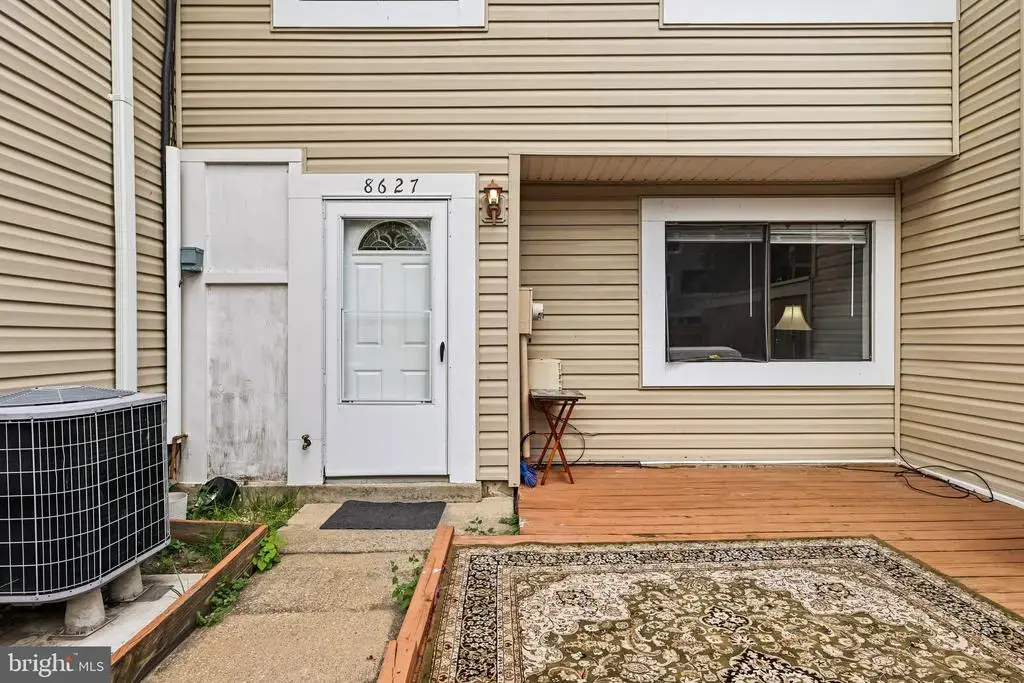 8627 Village Way, ALEXANDRIA