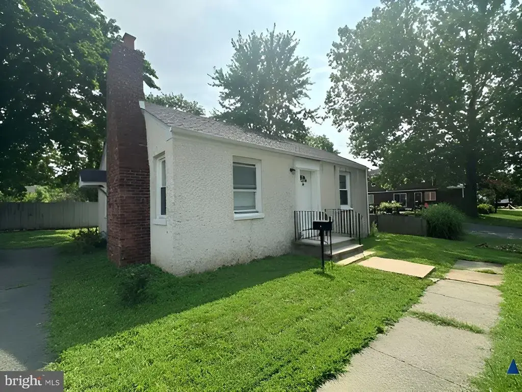 24 Seminary Ave, HOPEWELL