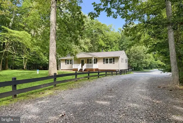 12850 Janschek Dr, Waldorf