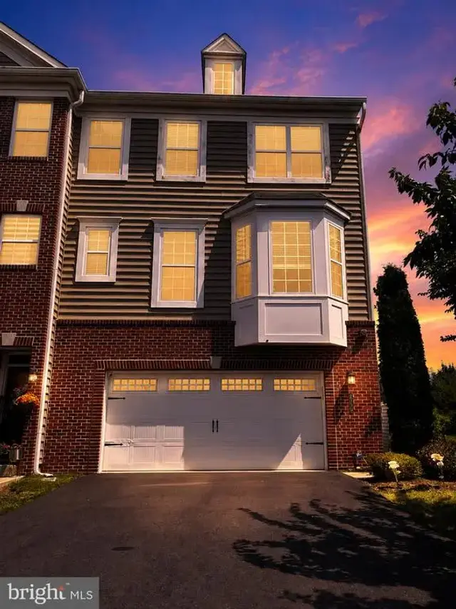 232 Saddlebrook Dr, Bensalem