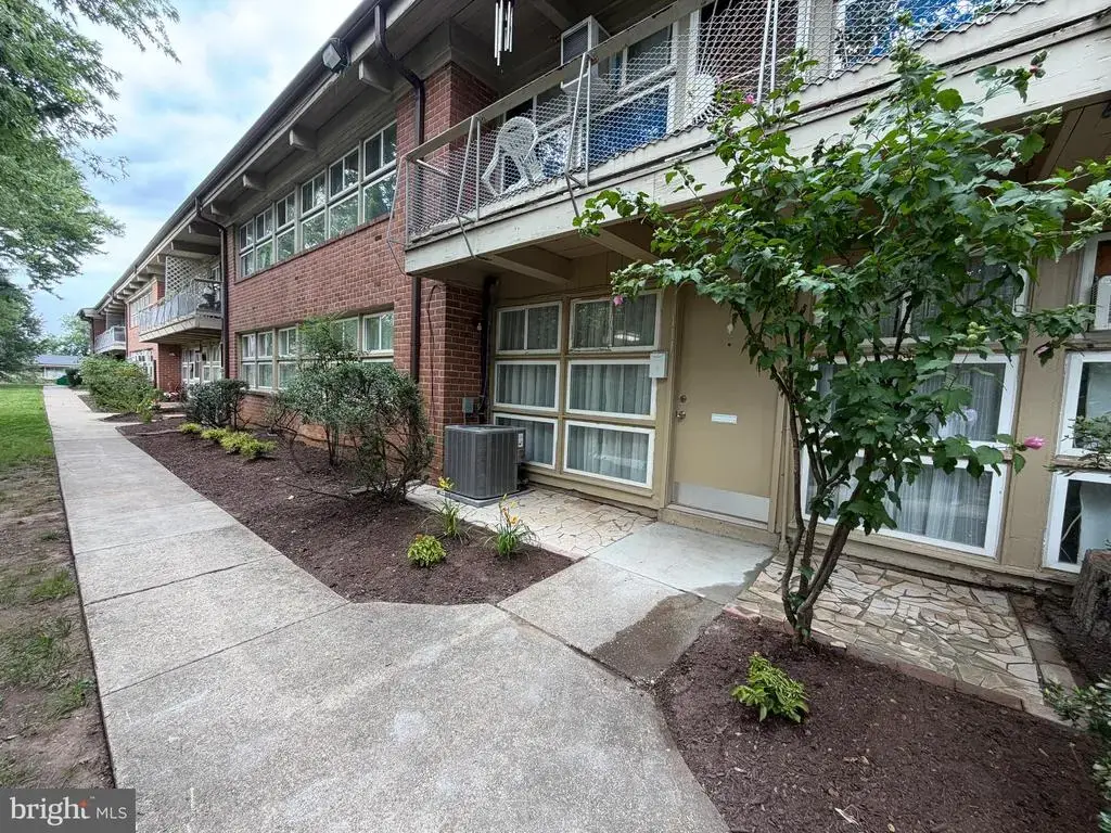7402 18th Ave #111, HYATTSVILLE