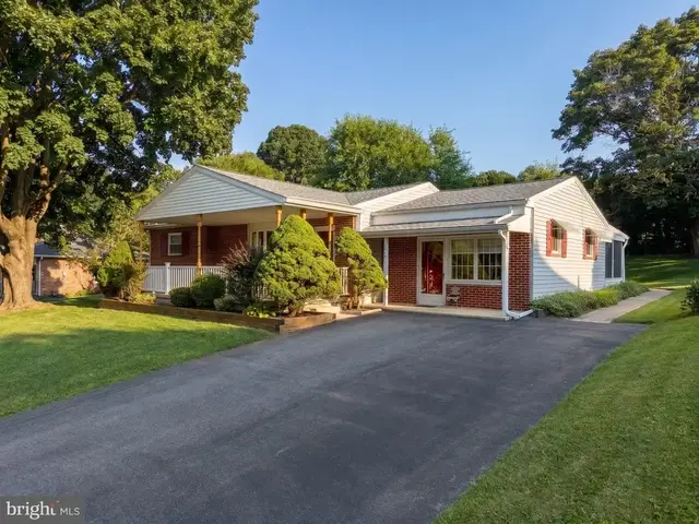 9421 E Springfield, Seven Valleys