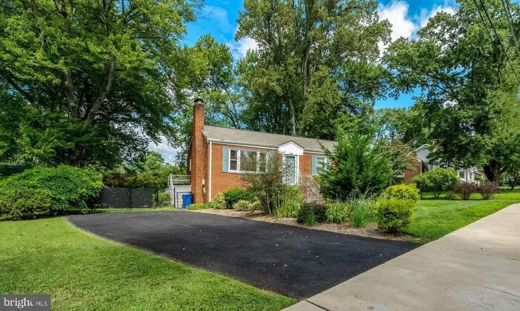 608 Tazewell Rd Nw, VIENNA