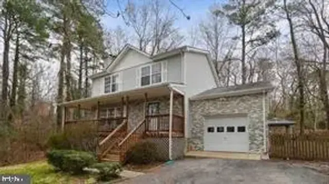 1275 White Sands Dr, Lusby