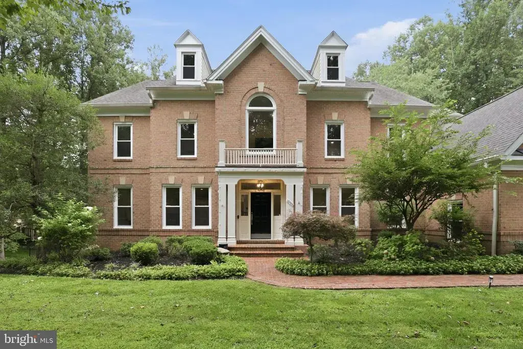 10301 Forest Maple Rd, VIENNA