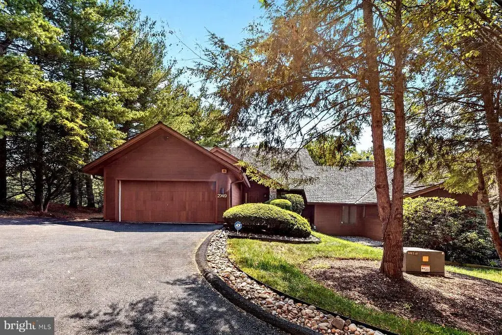2749 Woodlake Rd, BOWIE