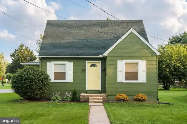 302 Park Cir, Elkton