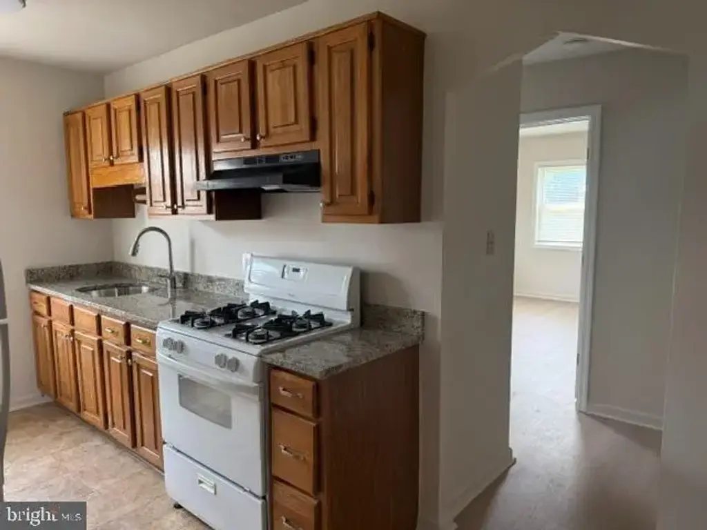 77 Newkirk Ave #d, HAMILTON