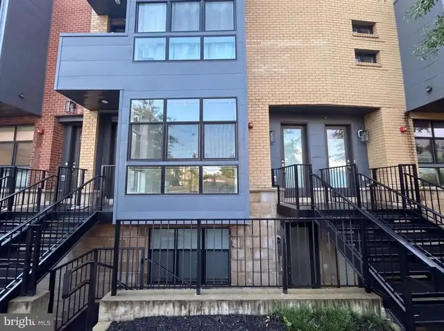 1108 S Highland St #2, Arlington