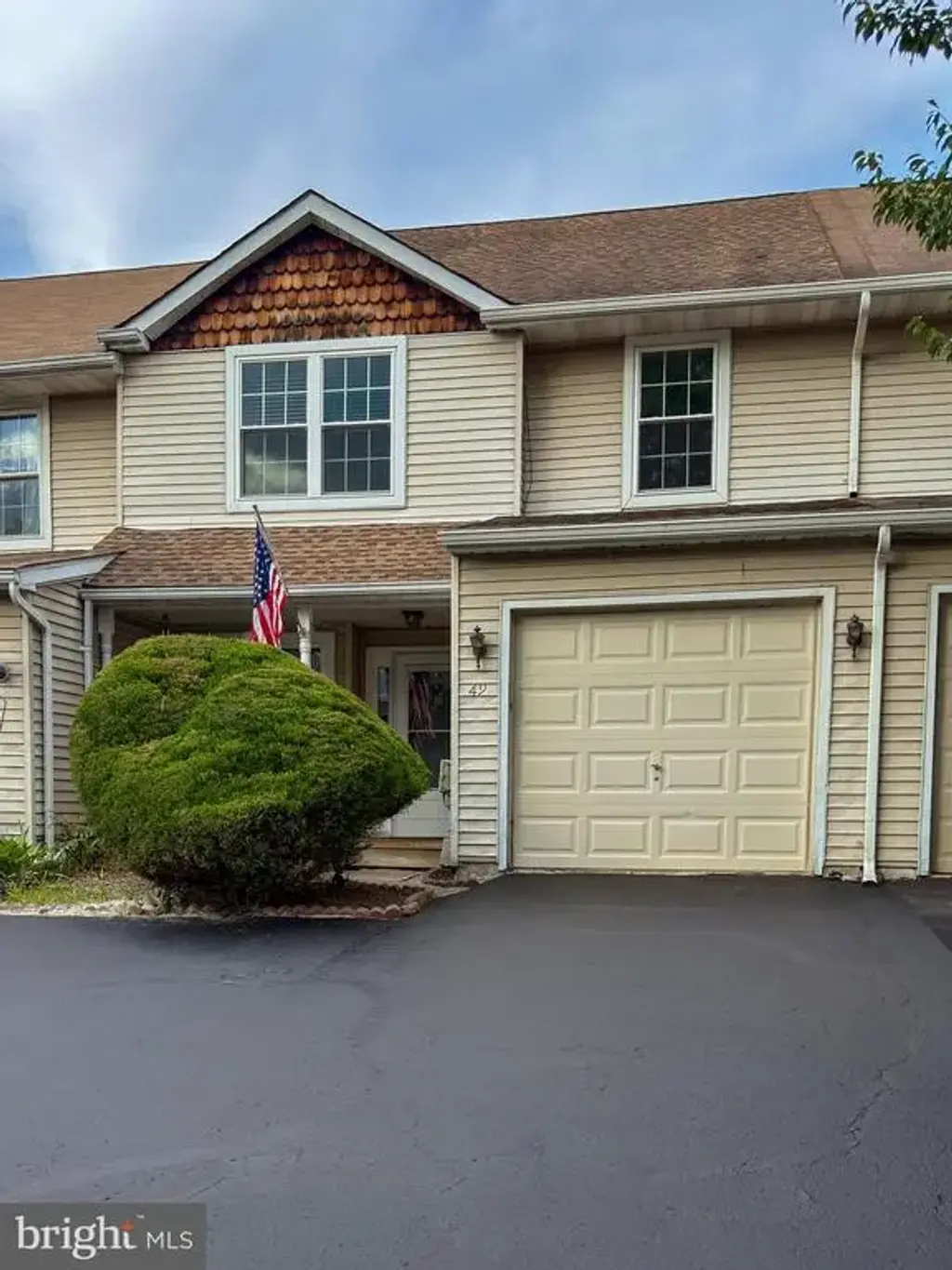 49 Cottonwood Dr, SOUTHAMPTON