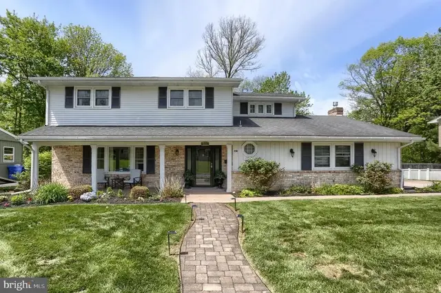 238 Green Lane Dr, Camp Hill