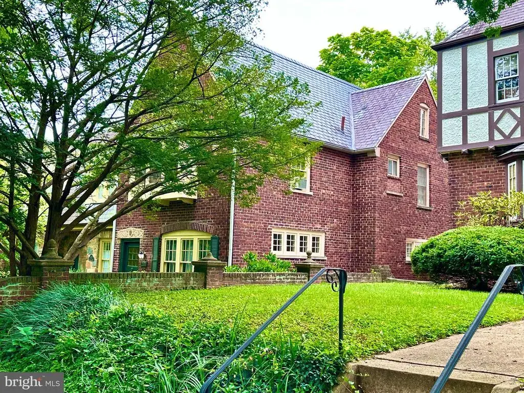 4422 Greenwich Pkwy Nw, WASHINGTON