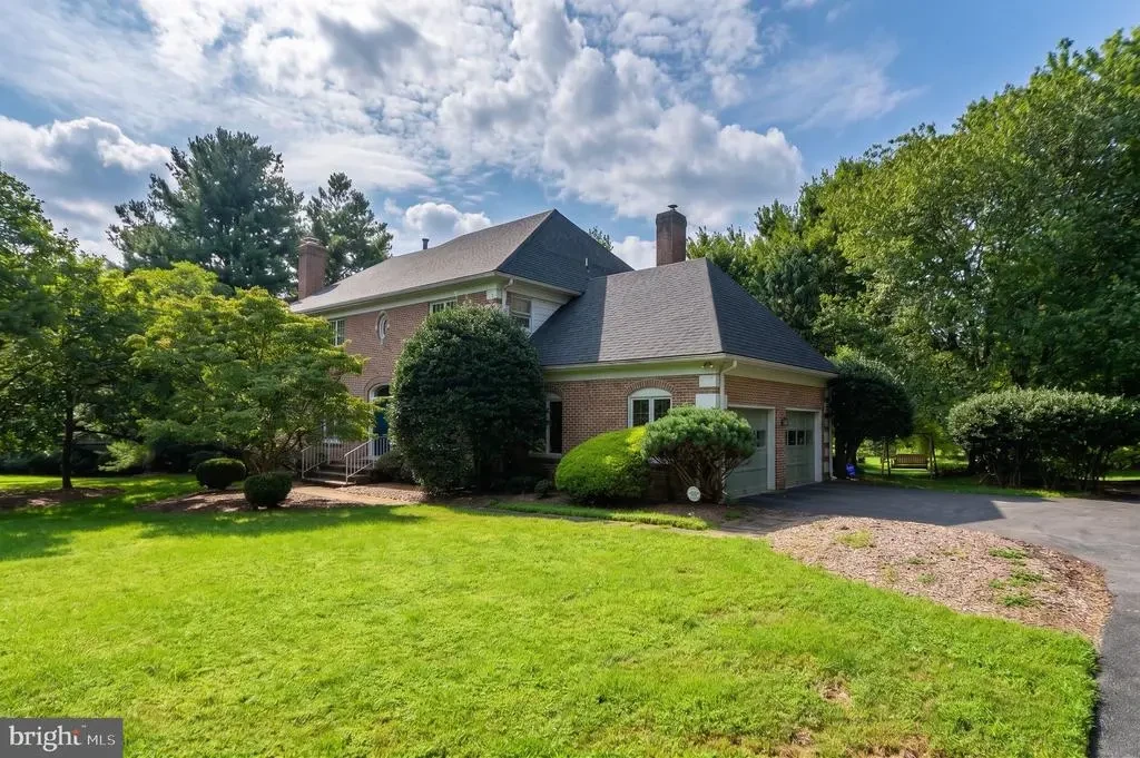 26 Holly Leaf Ct, BETHESDA