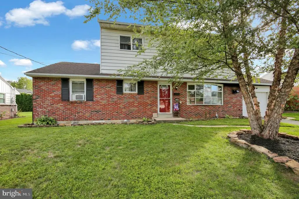 340 Harry Ave, ROBESONIA