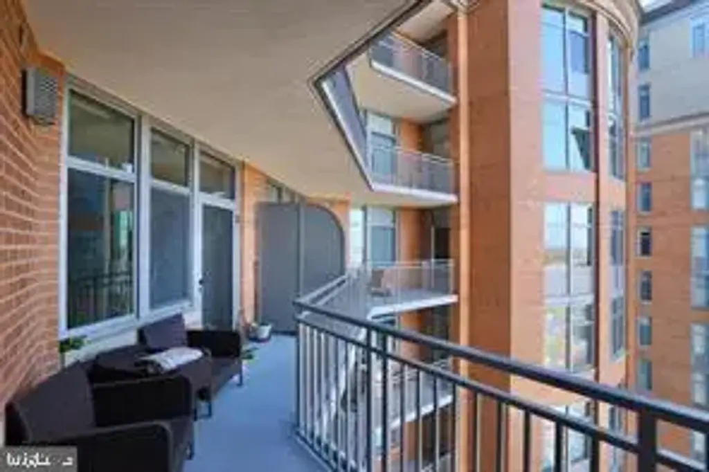 8220 Crestwood Heights Dr #1519, MCLEAN