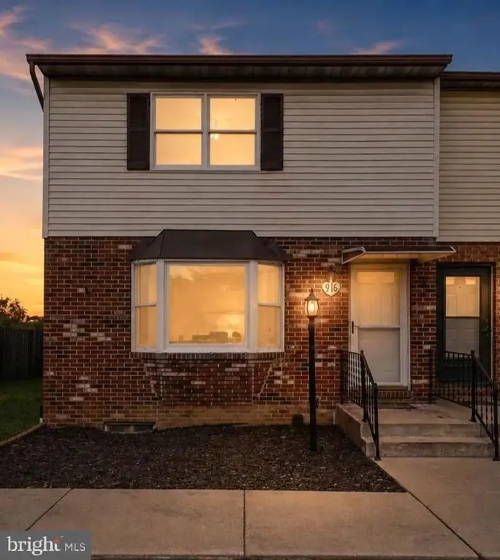 916 Hilltop Dr, WOODSTOCK