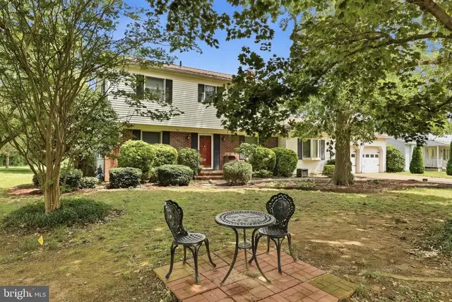 101 N Fairfield Dr, Dover