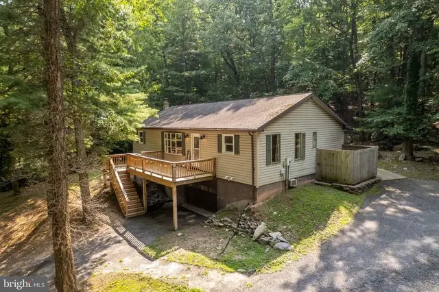 21 Hill Crest Rd, Fayetteville