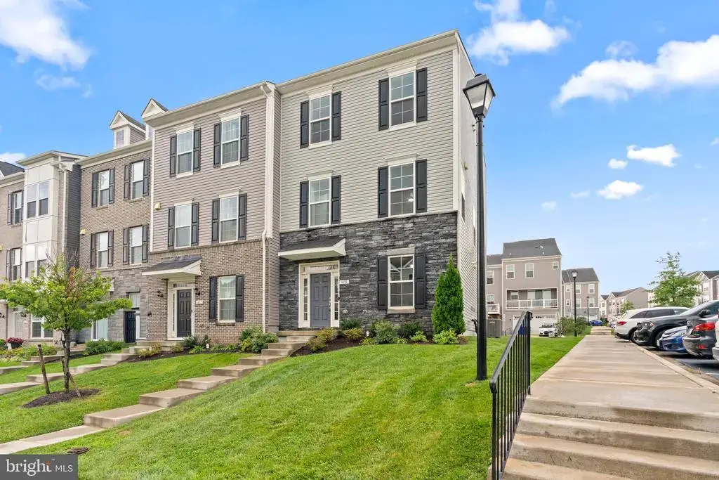 1039 Overlook Way, LAUREL
