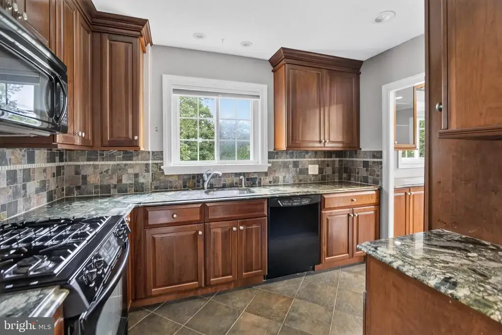 3250 Martha Custis Dr, ALEXANDRIA
