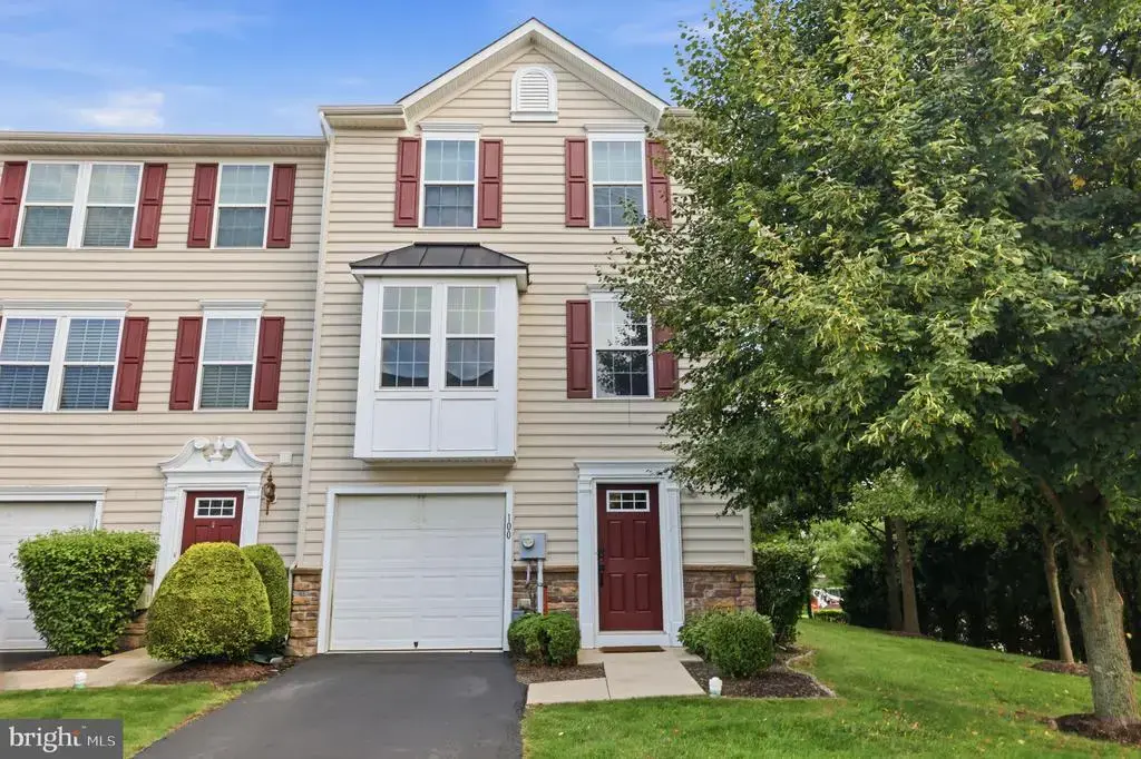100 Susan Cir, NORTH WALES