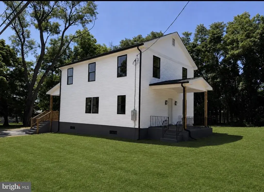 2620 New Falls Rd, LEVITTOWN