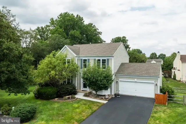 14 Kingfisher Ct, Middletown