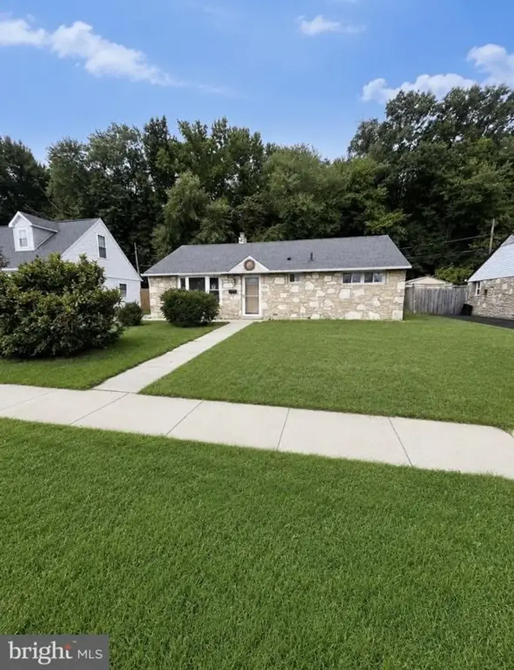 2515 Woodlawn Dr, BRISTOL