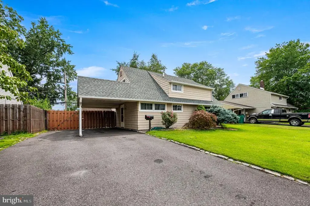 26 Inlet Rd, LEVITTOWN