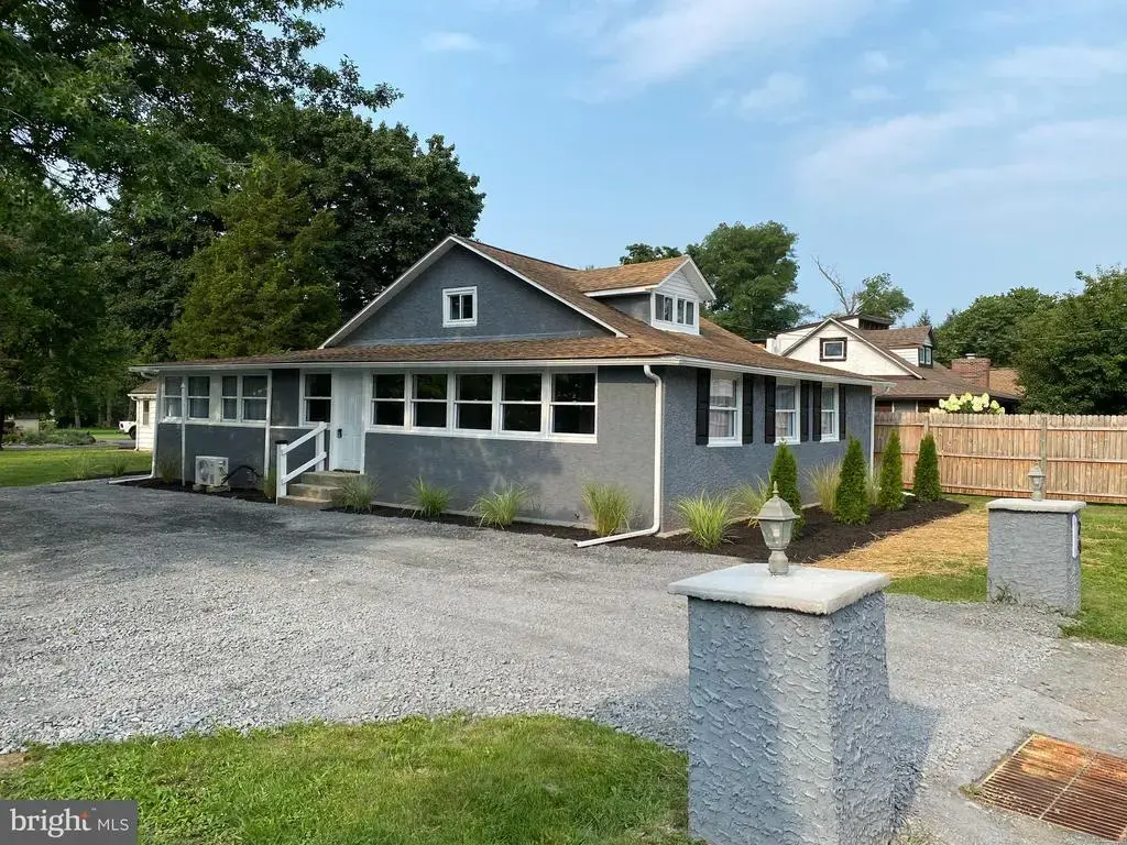 24 S 4th St, DOUGLASSVILLE