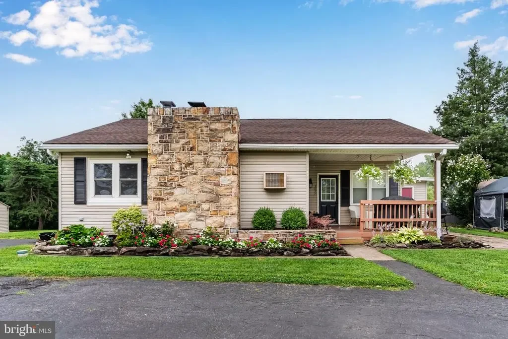 3037 Spring Rd, CARLISLE