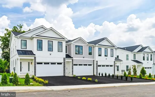 661 Provident Rd, Southampton