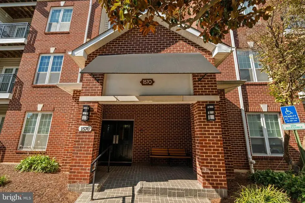 1570 Spring Gate Dr #7203, MCLEAN
