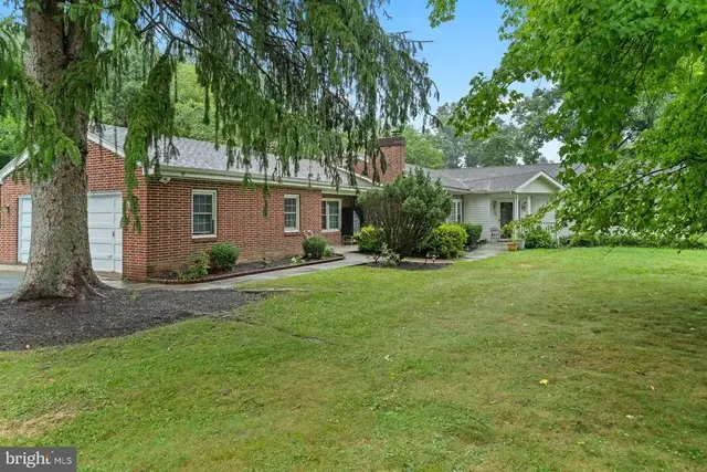 1601 Colonial Rd, Harrisburg