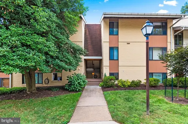 8 Cross Keys Rd #8f, Baltimore