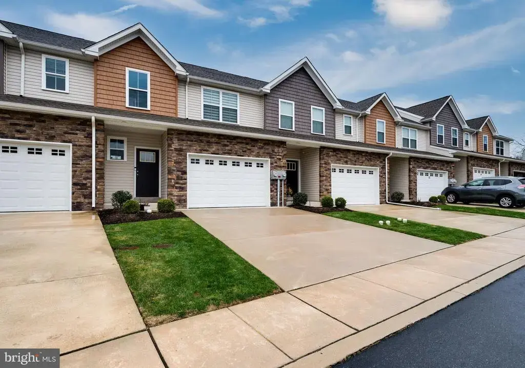 26 Hubbardton Ct, READING