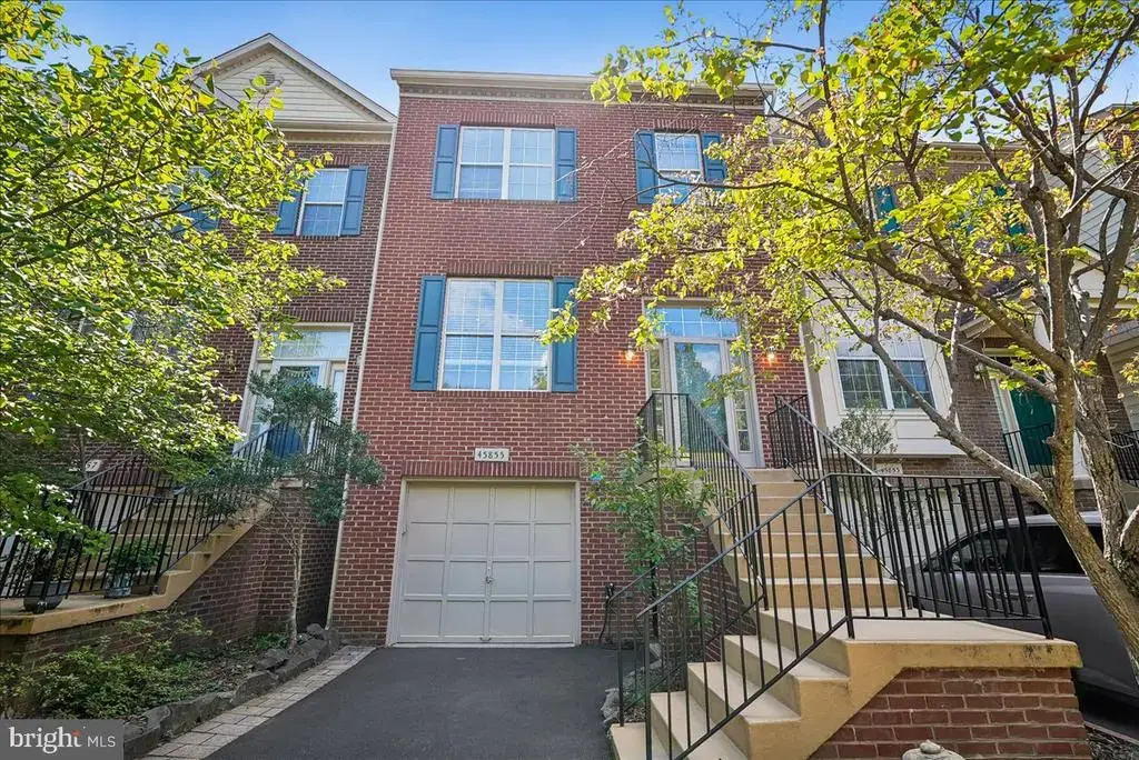 45855 Debhill Ter, STERLING